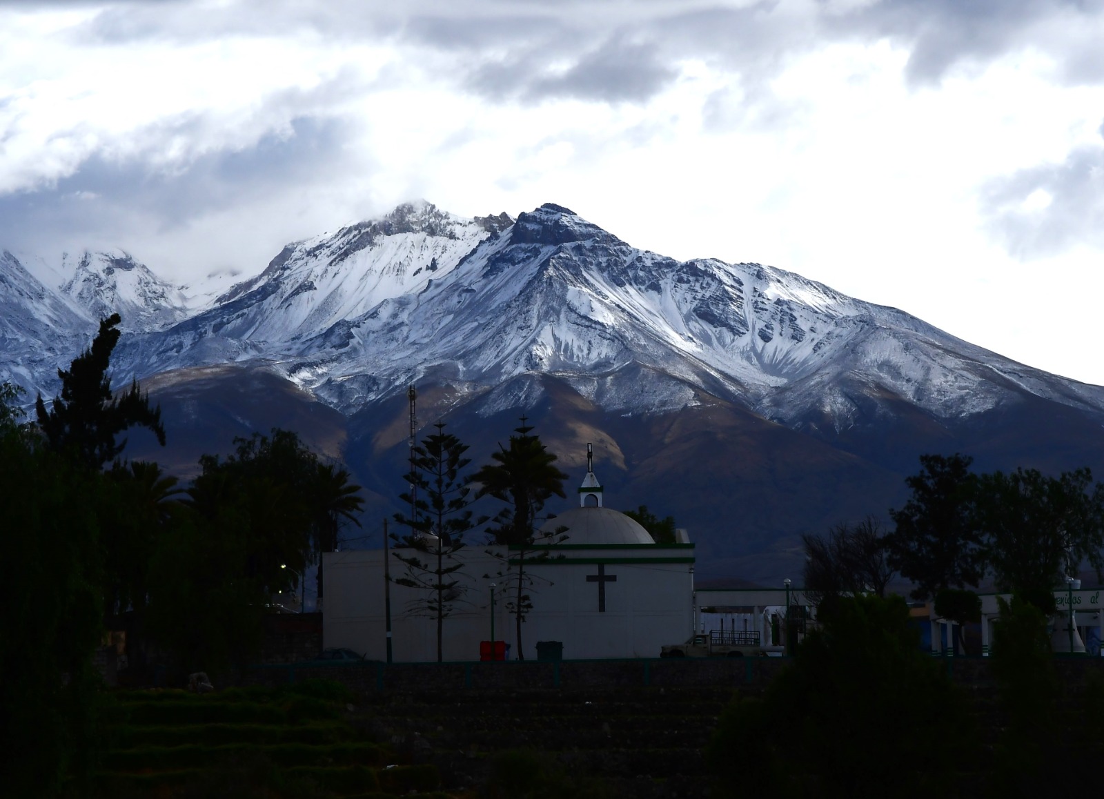 Los volcanes nevados custodian silenciosamente a Arequipa
