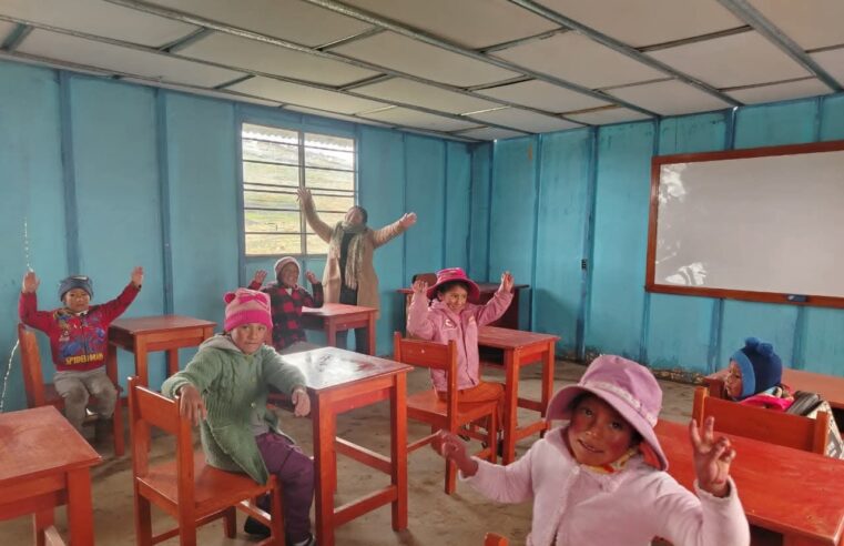 Más de 150 escolares afrontan intenso friaje en Jachaña