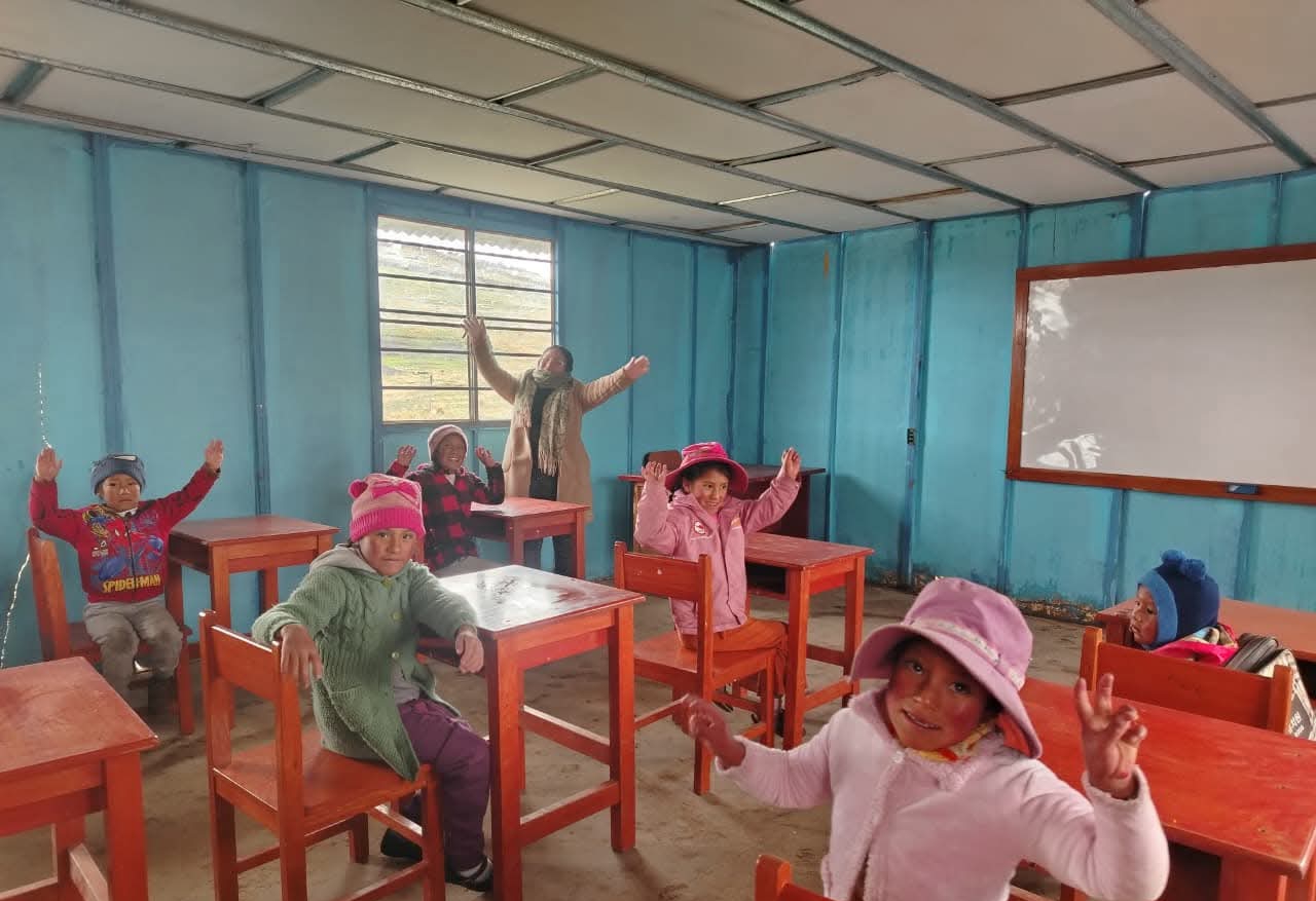 Más de 150 escolares afrontan intenso friaje en Jachaña