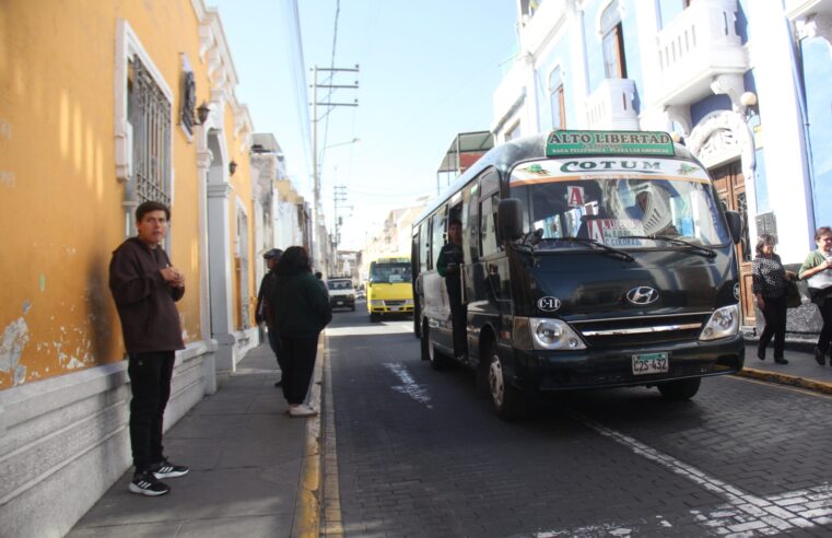 Es inviable contratar cobradores para el servicio de transporte público