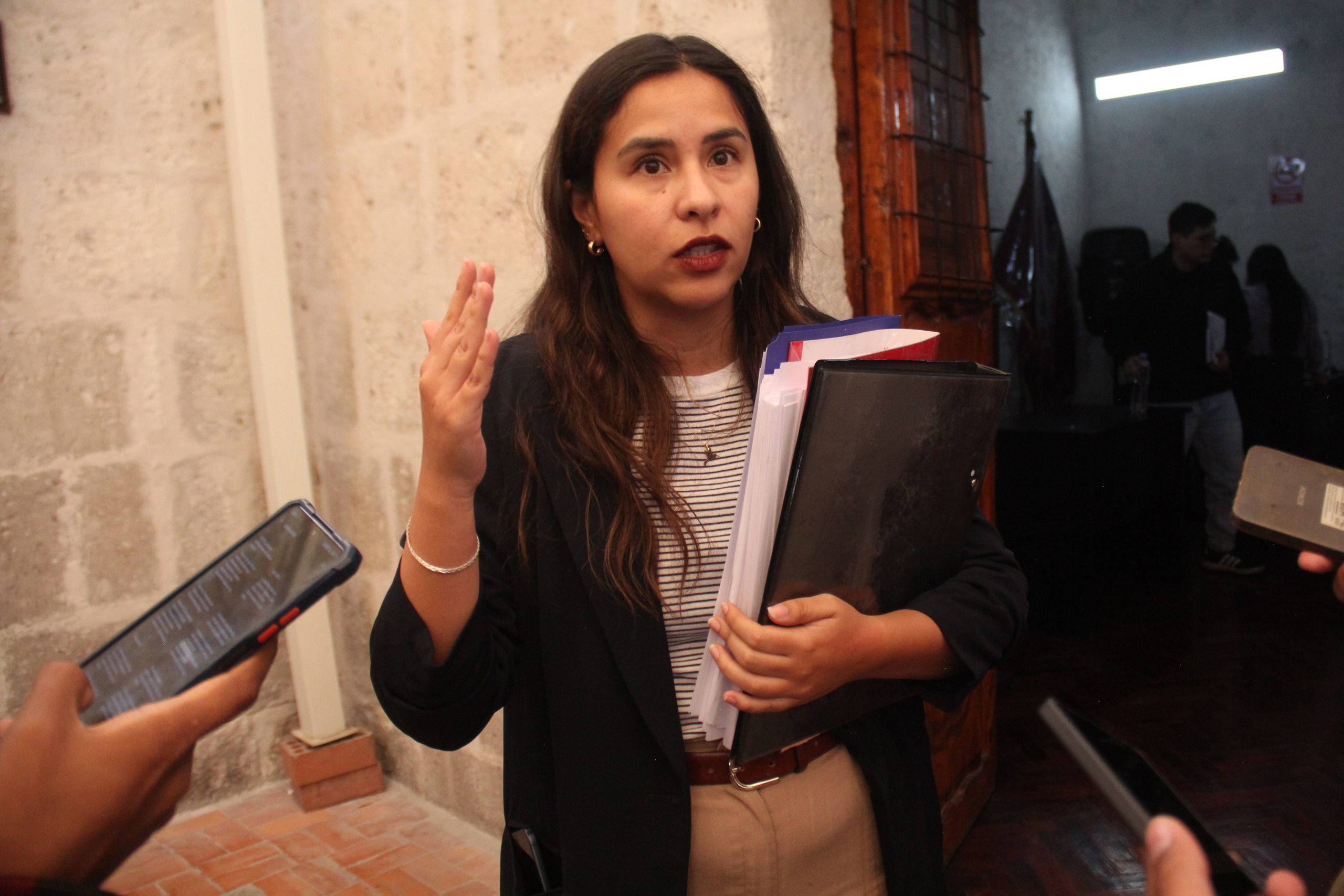 Advierten desfase entre gasto y avance físico en obras educativas de Camaná