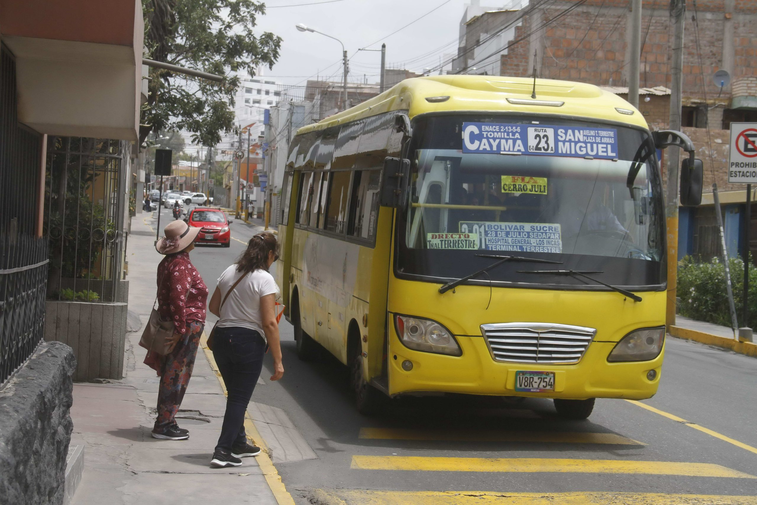 Transportistas de Arequipa marginados del subsidio de 4 soles por suba de combustible