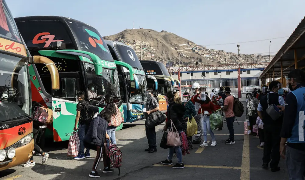 Transportistas exigen al Gobierno soluciones a corto y largo plazo para crisis de los combustibles