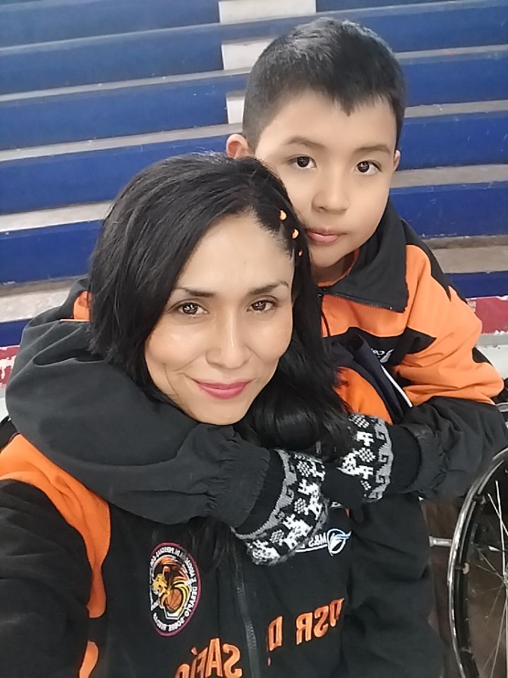 Madres coraje y deportistas sobre silla de ruedas