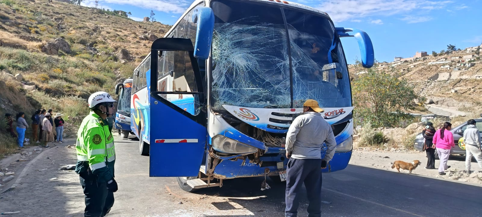Choque en Chiguata deja 16 pasajeros heridos
