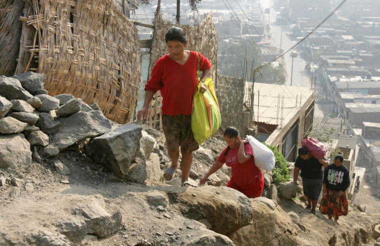 Alrededor de 9 millones de peruanos siguen sin salir de la crisis