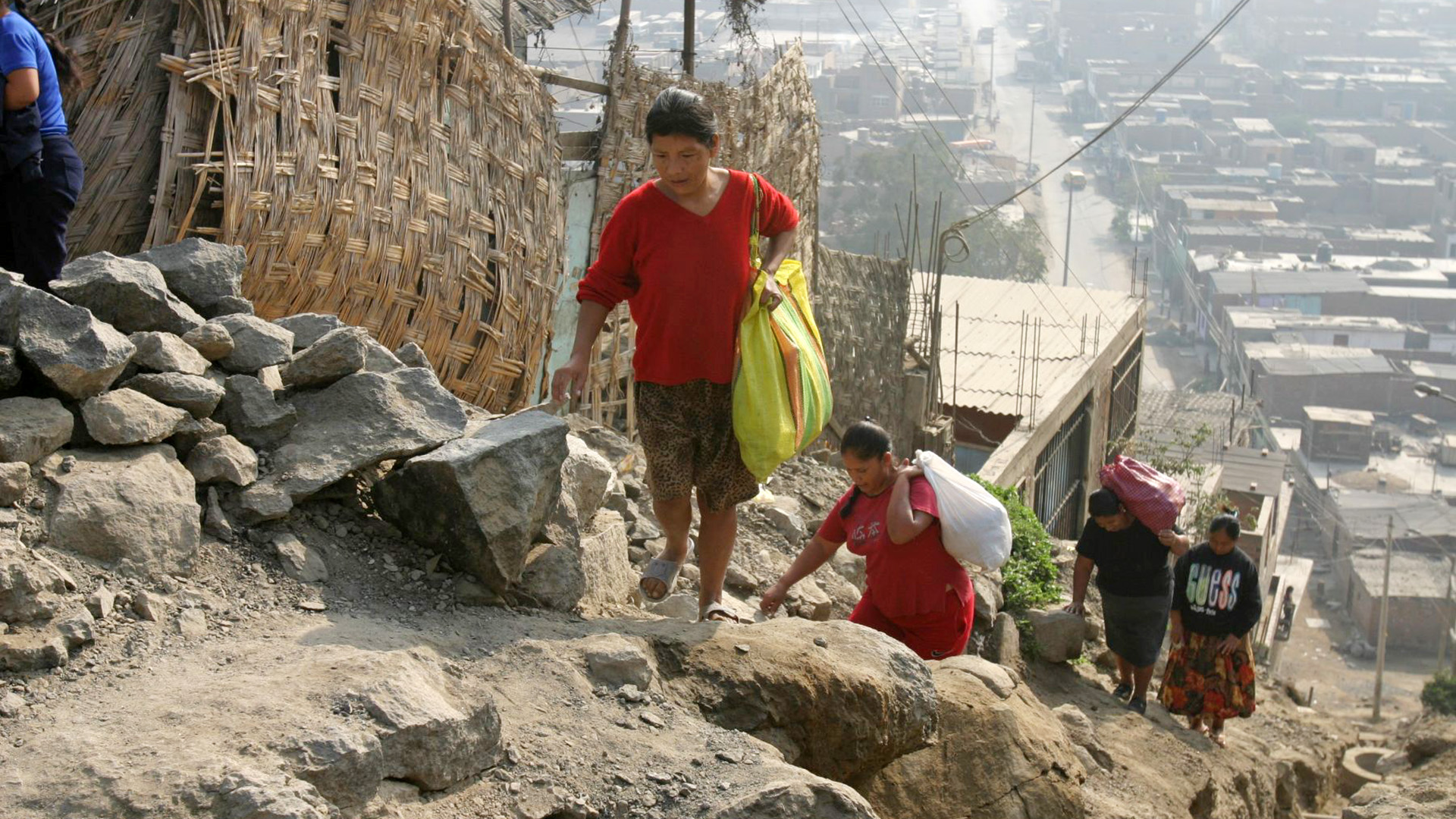 Alrededor de 9 millones de peruanos siguen sin salir de la crisis