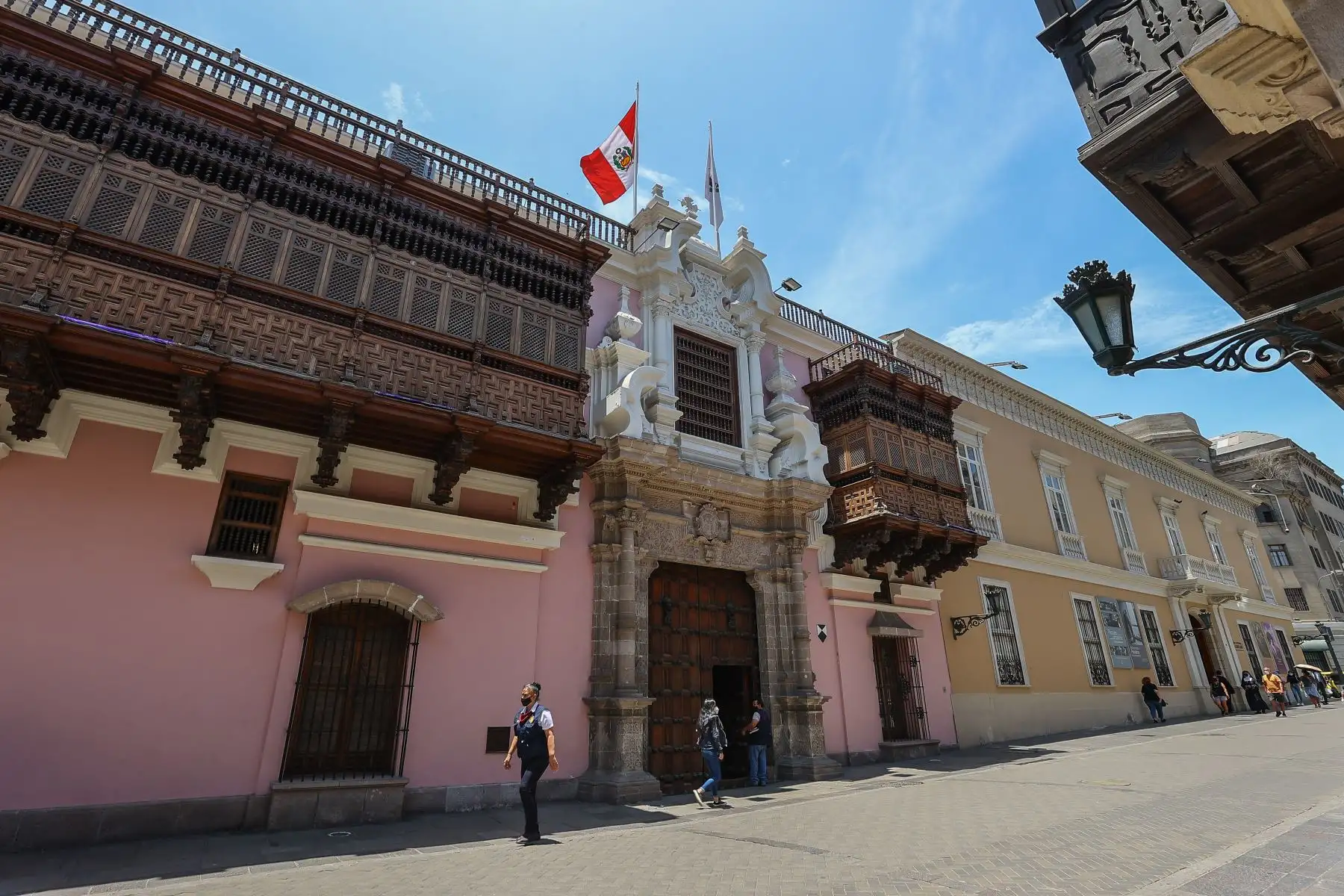 Cancillería coordina retorno de 241 peruanos varados en Bolivia