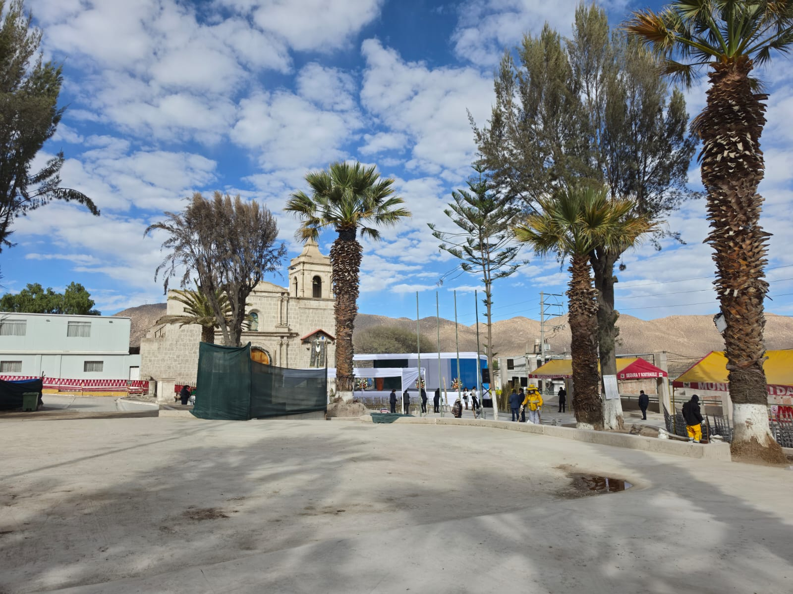Socabaya celebró aniversario con su plaza principal aún inconclusa