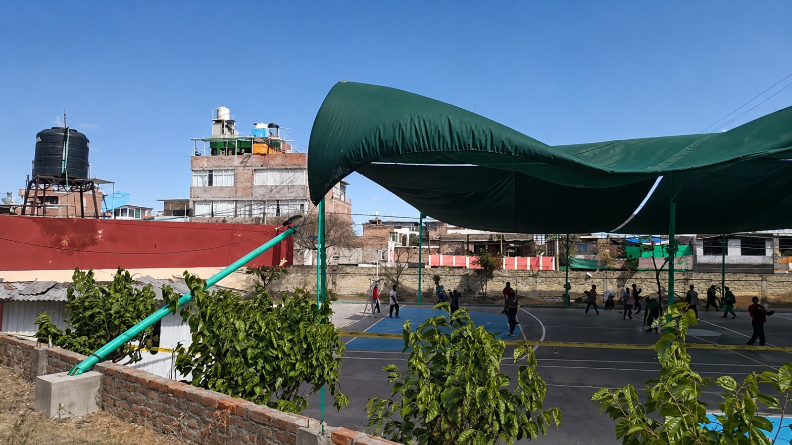 Vientos dañan mallas raschel en colegios de Arequipa