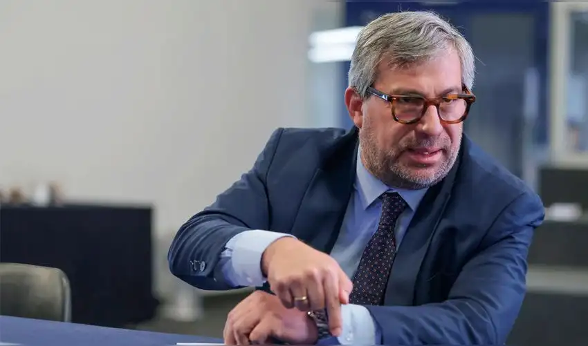 Determinan responsabilidad en diez funcionarios de ONPE por irregularidades