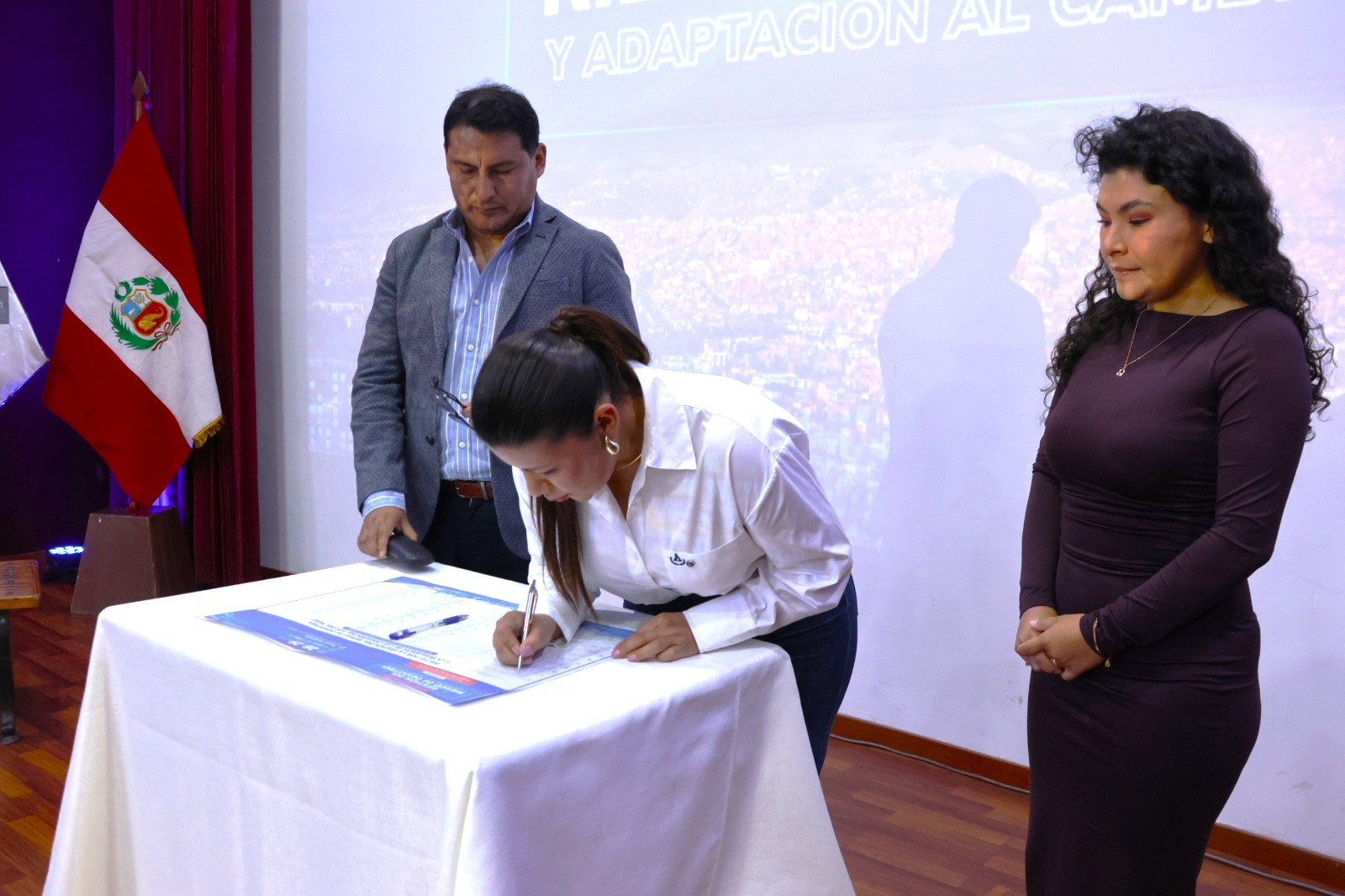 Arequipa firma pacto para fortalecer gestión de riesgos