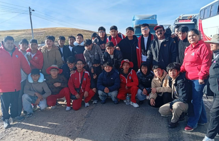Alumnos de la “I” quedan varados en Bolivia por bloqueo de vía