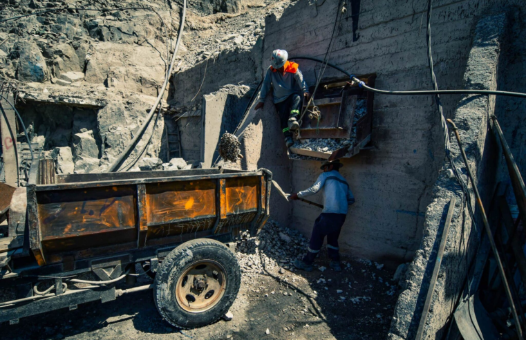 Minería ilegal crece sin freno y planes de candidatos no plantean acabar con el Reinfo