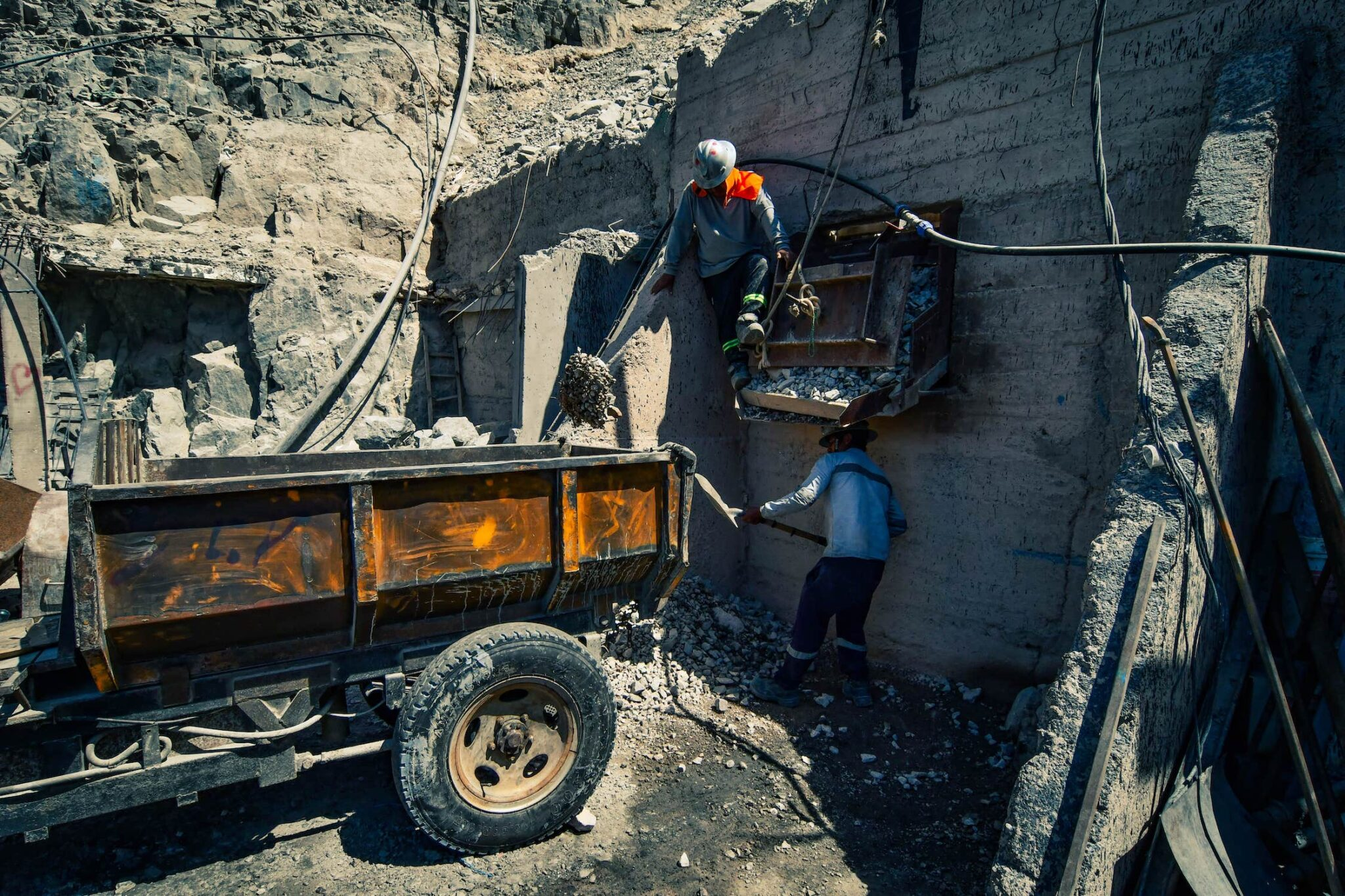 Minería ilegal crece sin freno y planes de candidatos no plantean acabar con el Reinfo