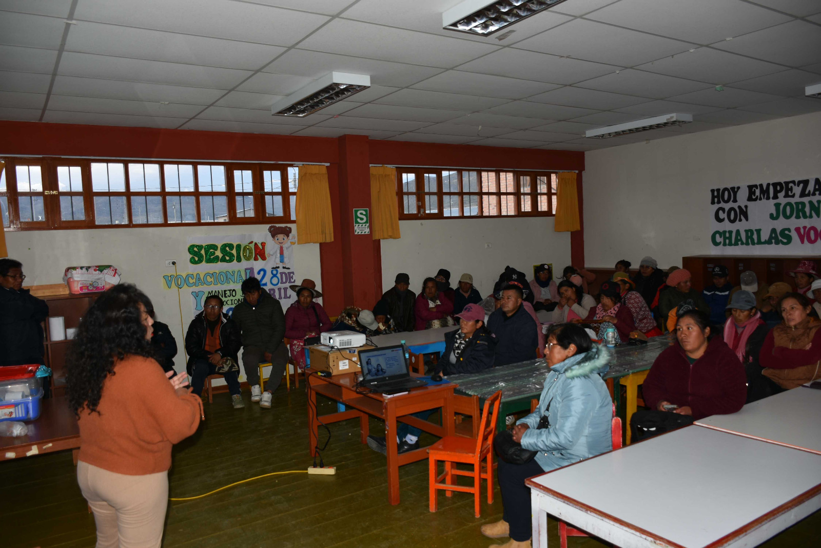 Escolares de Orcopampa participaron en charlas sobre carreras y emprendimiento