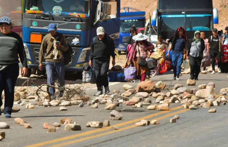 Cancillería evalúa evacuación de 405 peruanos afectados por bloqueos en Bolivia