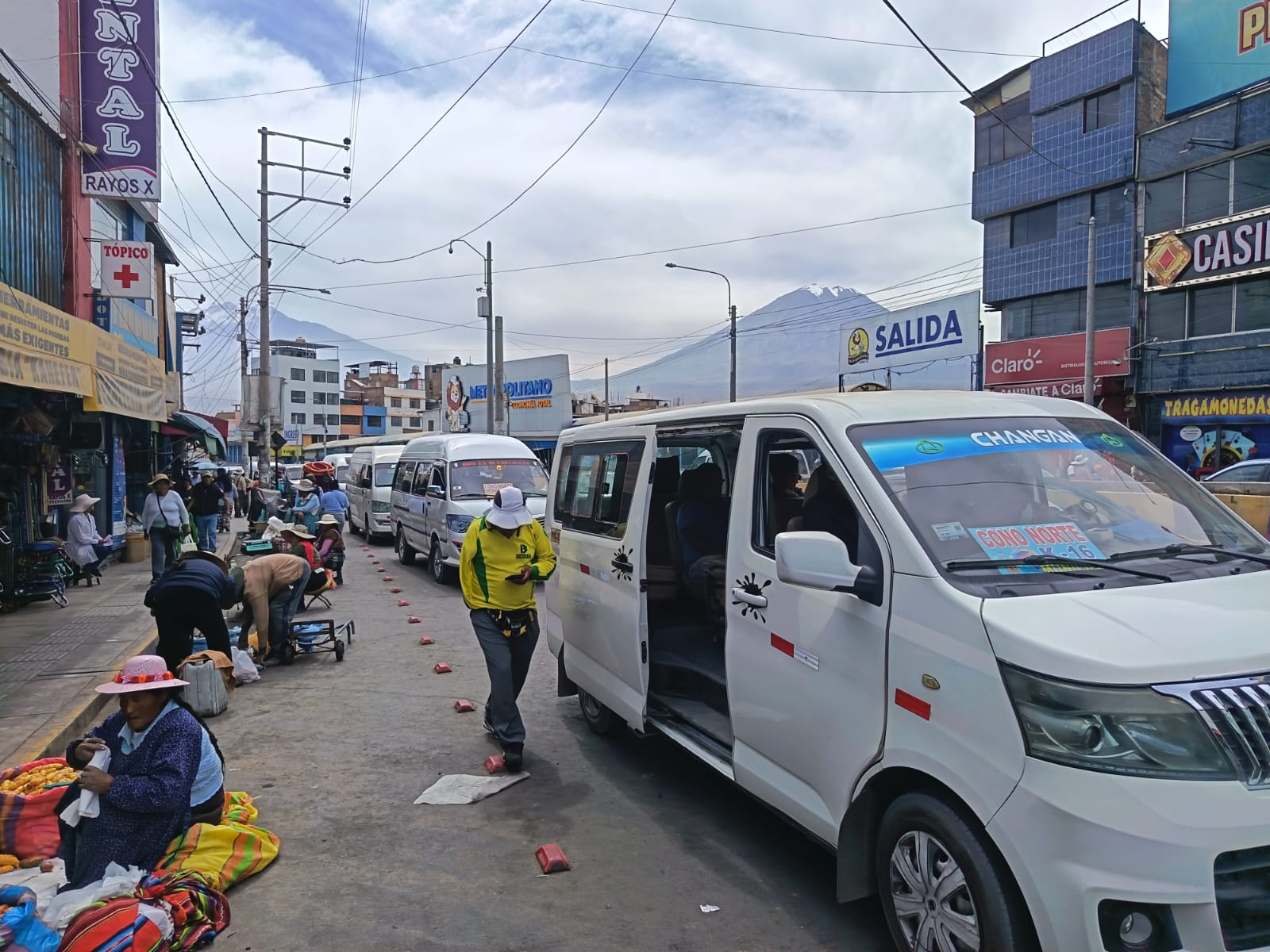 “Loncheritas” ganan batalla al municipio y la Policía y se apoderan de avenidas