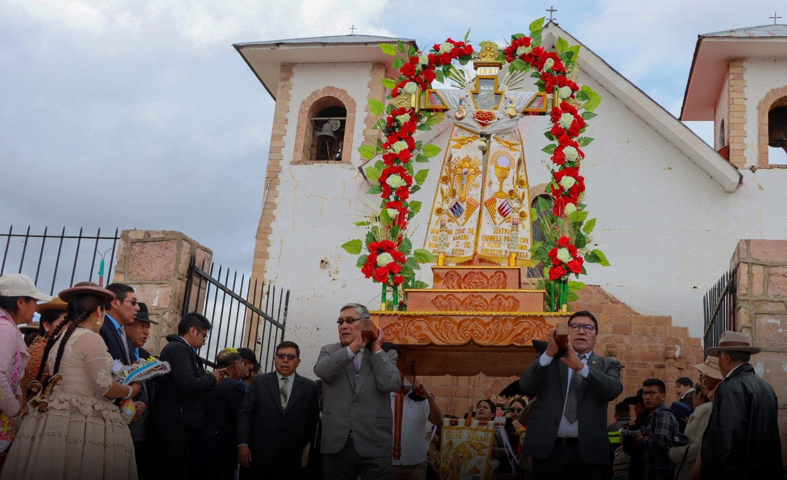 HUANCANÉ CELEBRA LA FIESTA DE LAS CRUCES