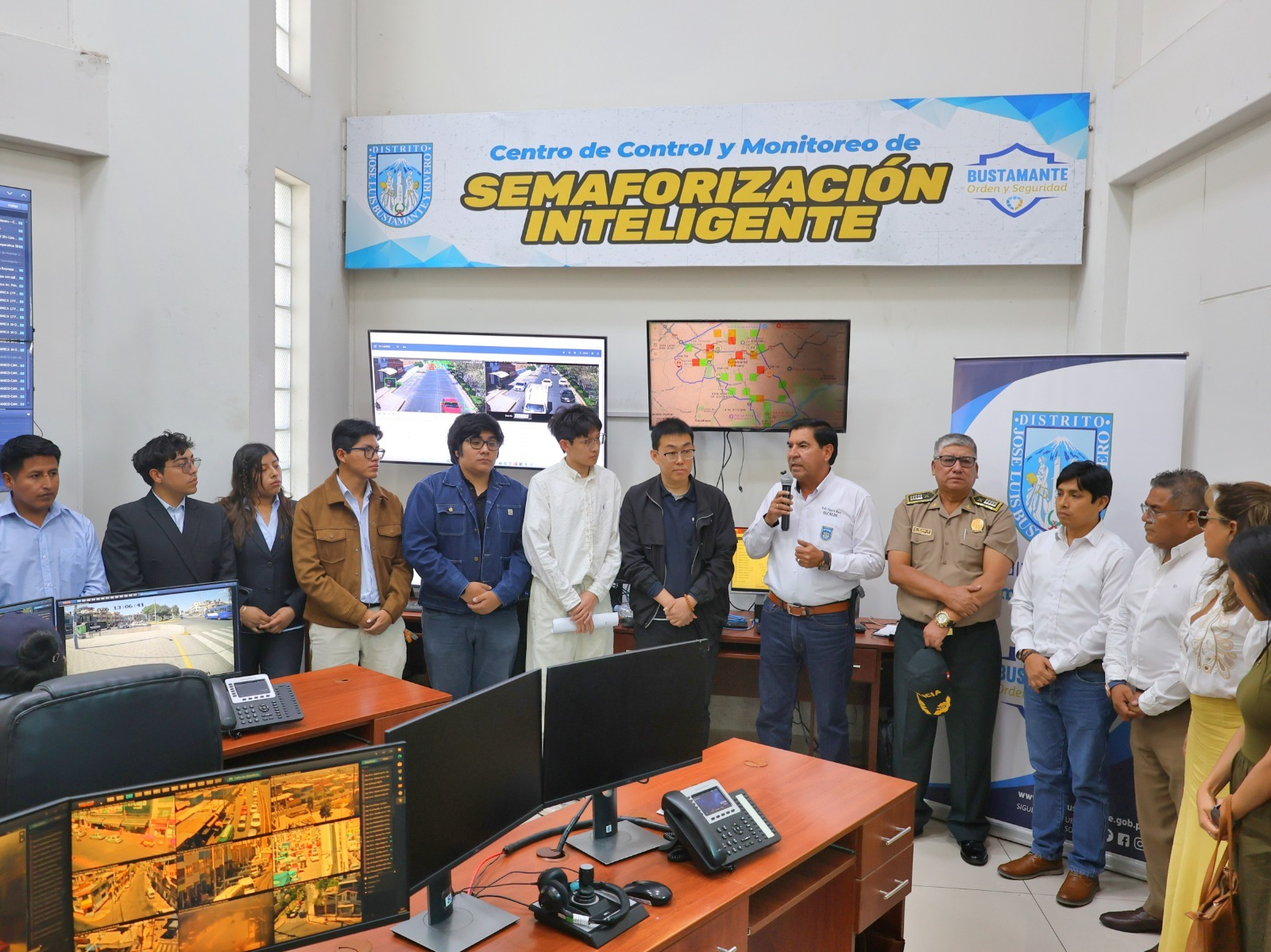 Activan semáforos inteligentes con IA en avenidas críticas