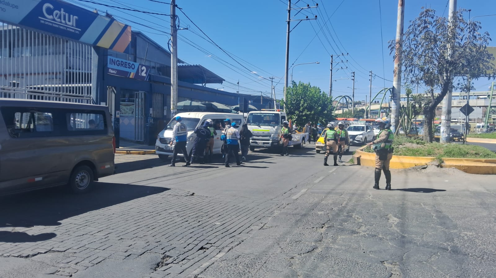 MPA y Policía realizan operativo contra transporte informal en vías de Arequipa