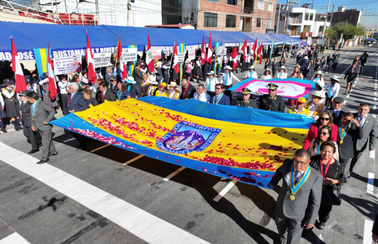 Realizan desfile cívico en Bustamante y Rivero por su 31° aniversario