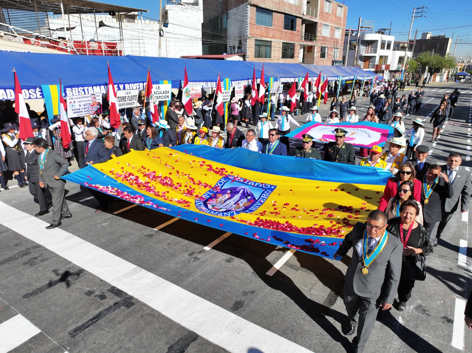 Realizan desfile cívico en Bustamante y Rivero por su 31° aniversario