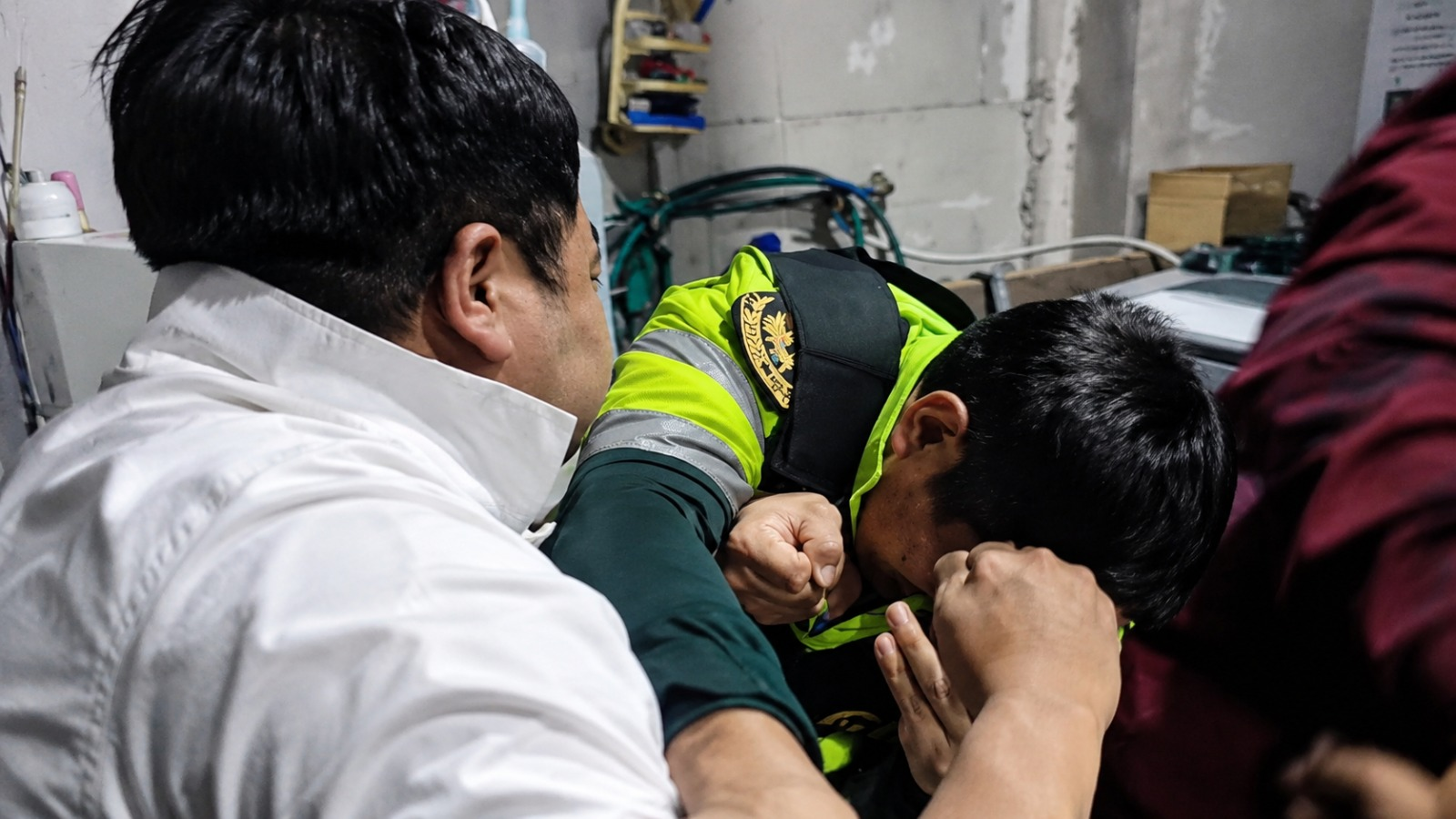 Policía es agredido durante intervención en Paucarpata
