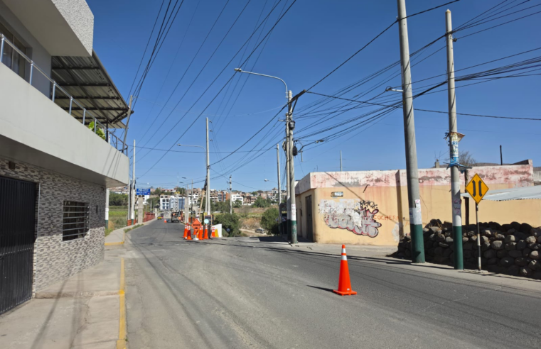 Obra inconclusa vuelve a cerrar puente en Socabaya