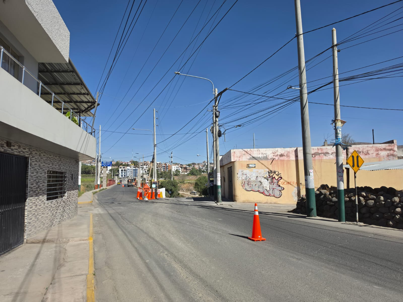 Obra inconclusa vuelve a cerrar puente en Socabaya