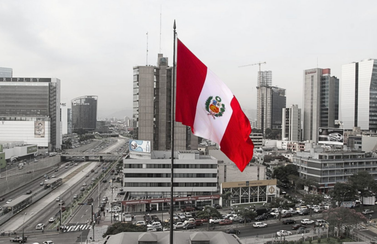 Perú entra a un nuevo ciclo político: estabilidad económica y fragilidad social