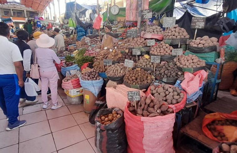 Sobreproducción de pollo y papa alivia bolsillos en los mercados de Arequipa