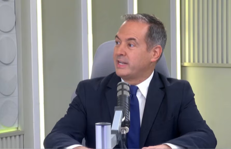 Exfuncionario de la Casa Blanca cuestiona entorno político de Sánchez