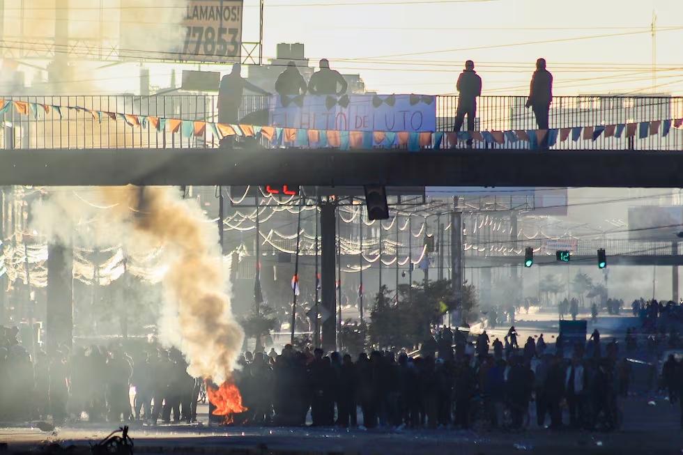 Bolivia se paraliza por bloqueos y crece presión contra Rodrigo Paz