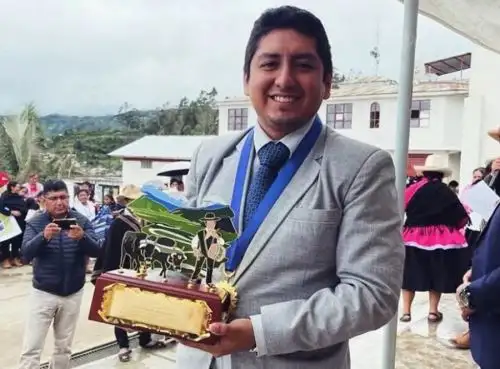 Reconocen a universitario por gestionar donaciones de equipos médicos para Yanatile
