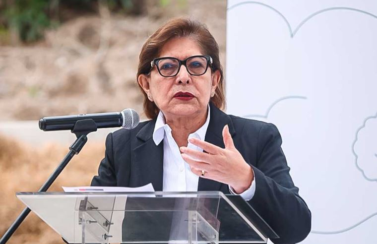 Ministra de Educación informará al Congreso sobre crisis de becas