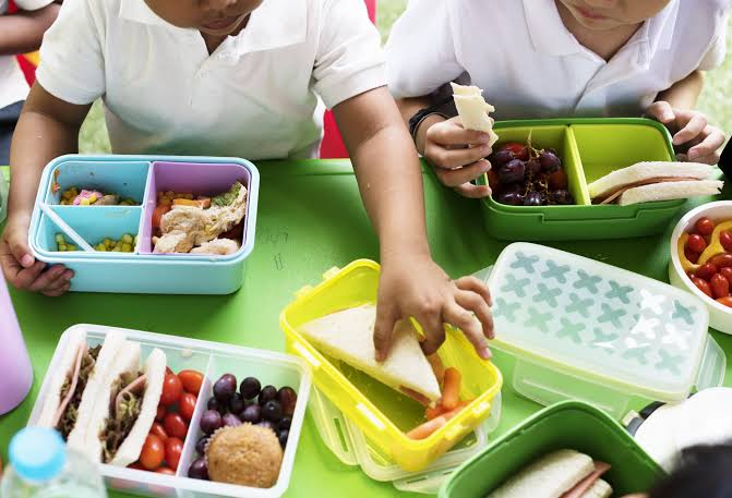 Arequipa enfrenta el frío con loncheras saludables para proteger a los escolares