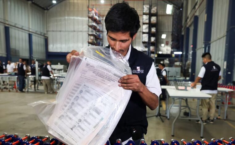 FF.AA. resguardarán traslado de material electoral para segunda vuelta