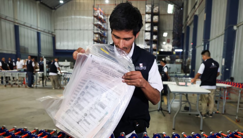 FF.AA. resguardarán traslado de material electoral para segunda vuelta