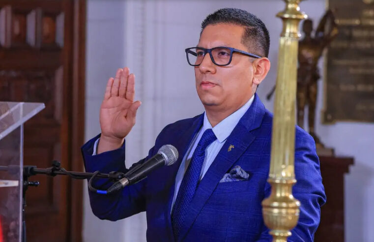 Freddy Solano González asume como nuevo ministro de trabajo