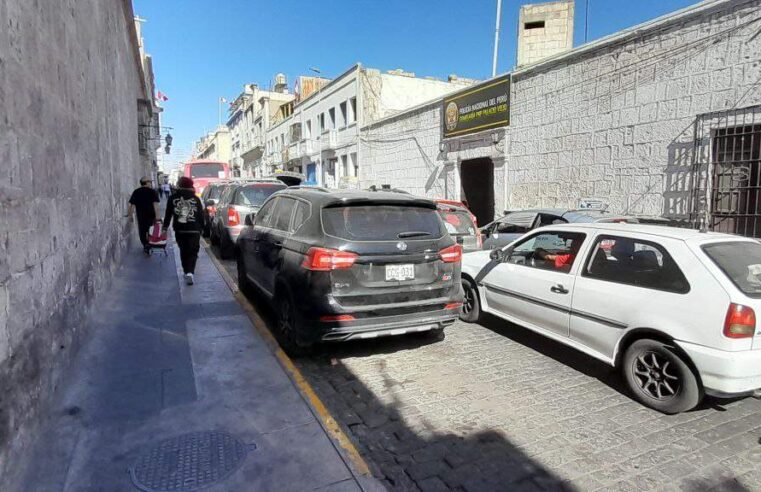 Taxistas piden que vehículos siniestrados no vuelvan a entorpecer el tránsito en Palacio Viejo