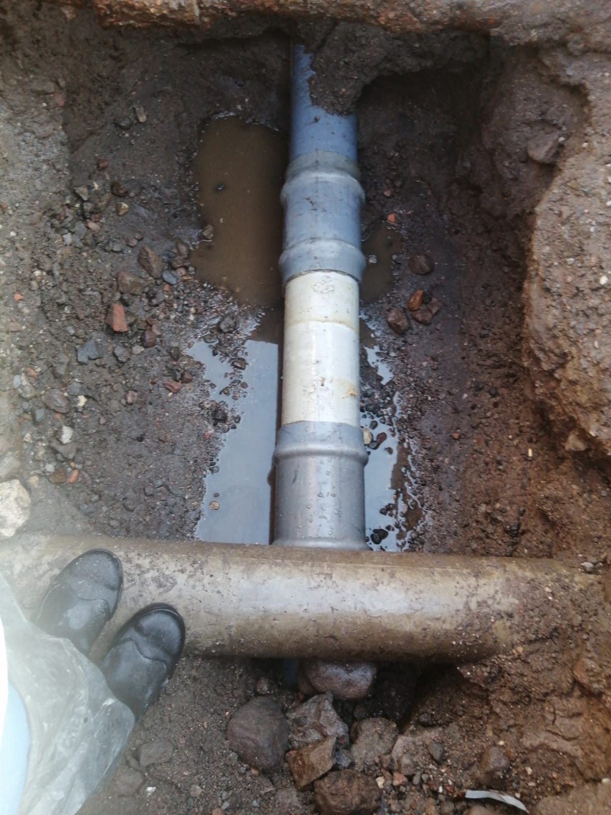 Las conexiones clandestinas de agua son un delito