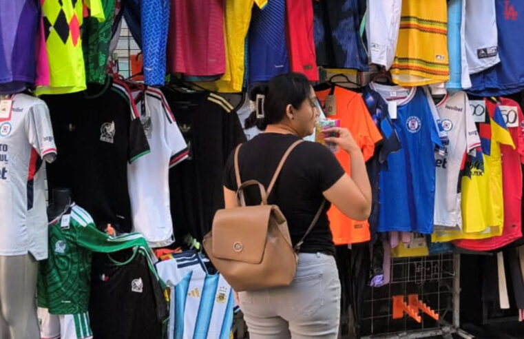 Crece expectativa por el mundial y se incrementa venta de camisetas