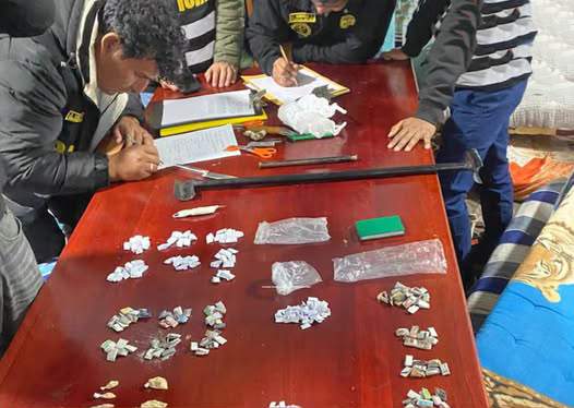 Requisa en penal de Socabaya deja casi mil envoltorios de droga, armas y celulares