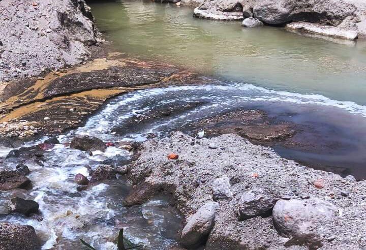 Agricultores denuncian contaminación en canales de riego en Sachaca y Cayma