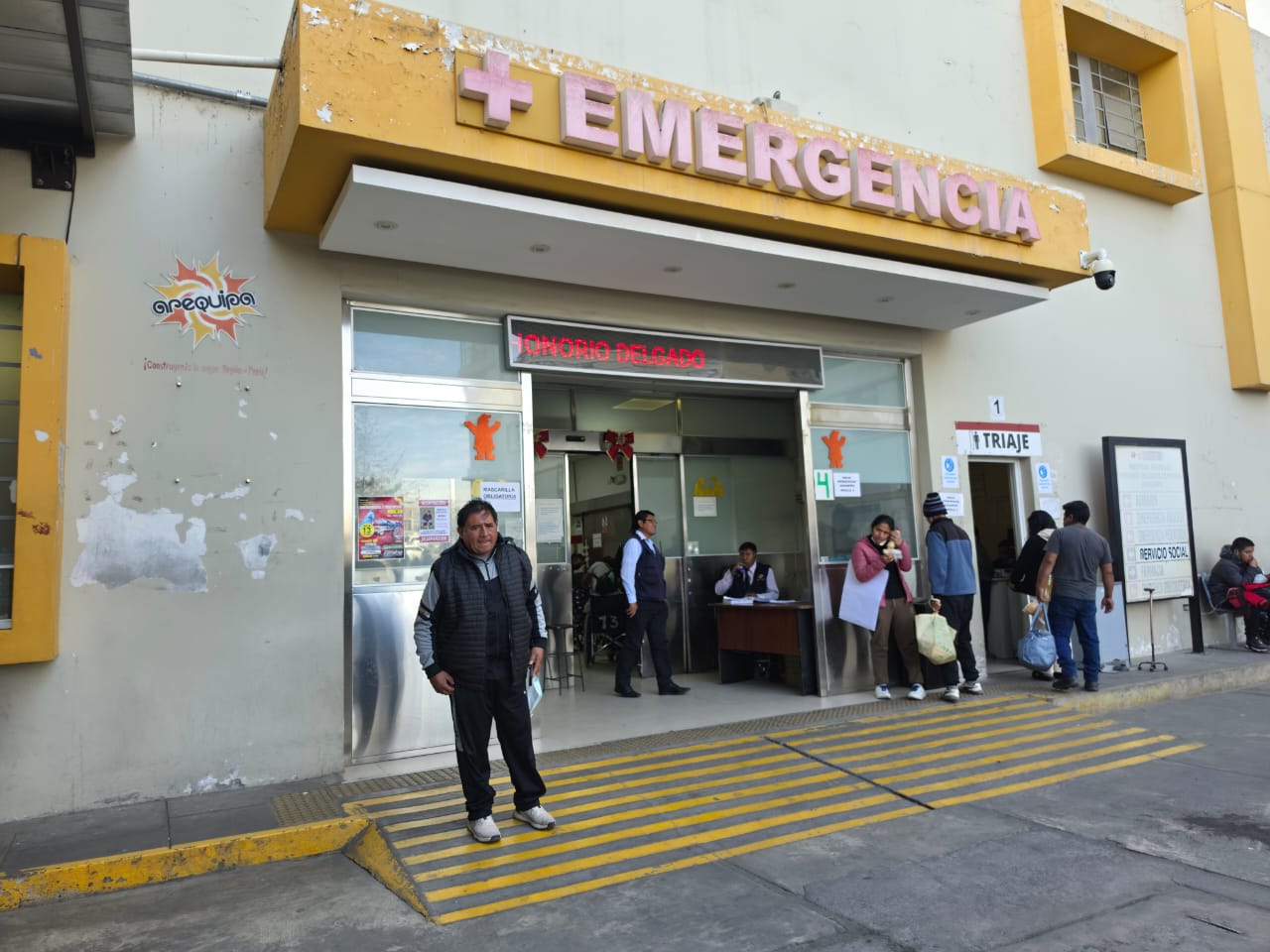Denuncian agresión policial contra dirigente en Miraflores