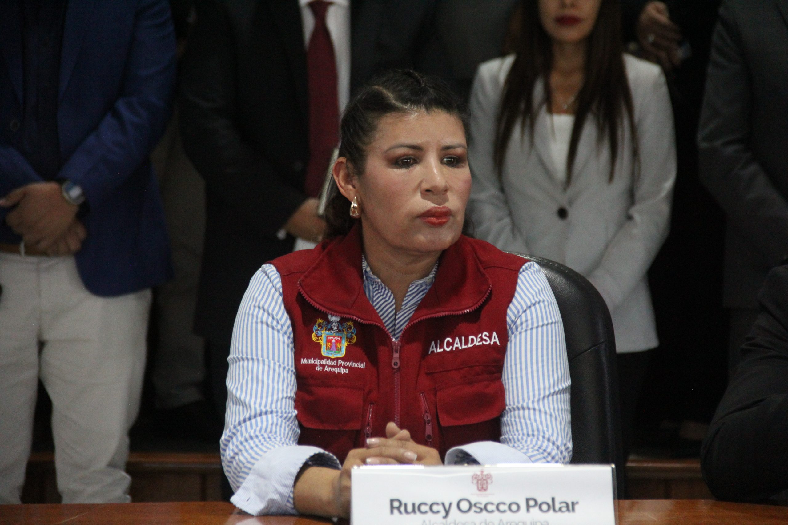En medio de controversia alcaldesa Oscco solicita licencia para participar en elecciones