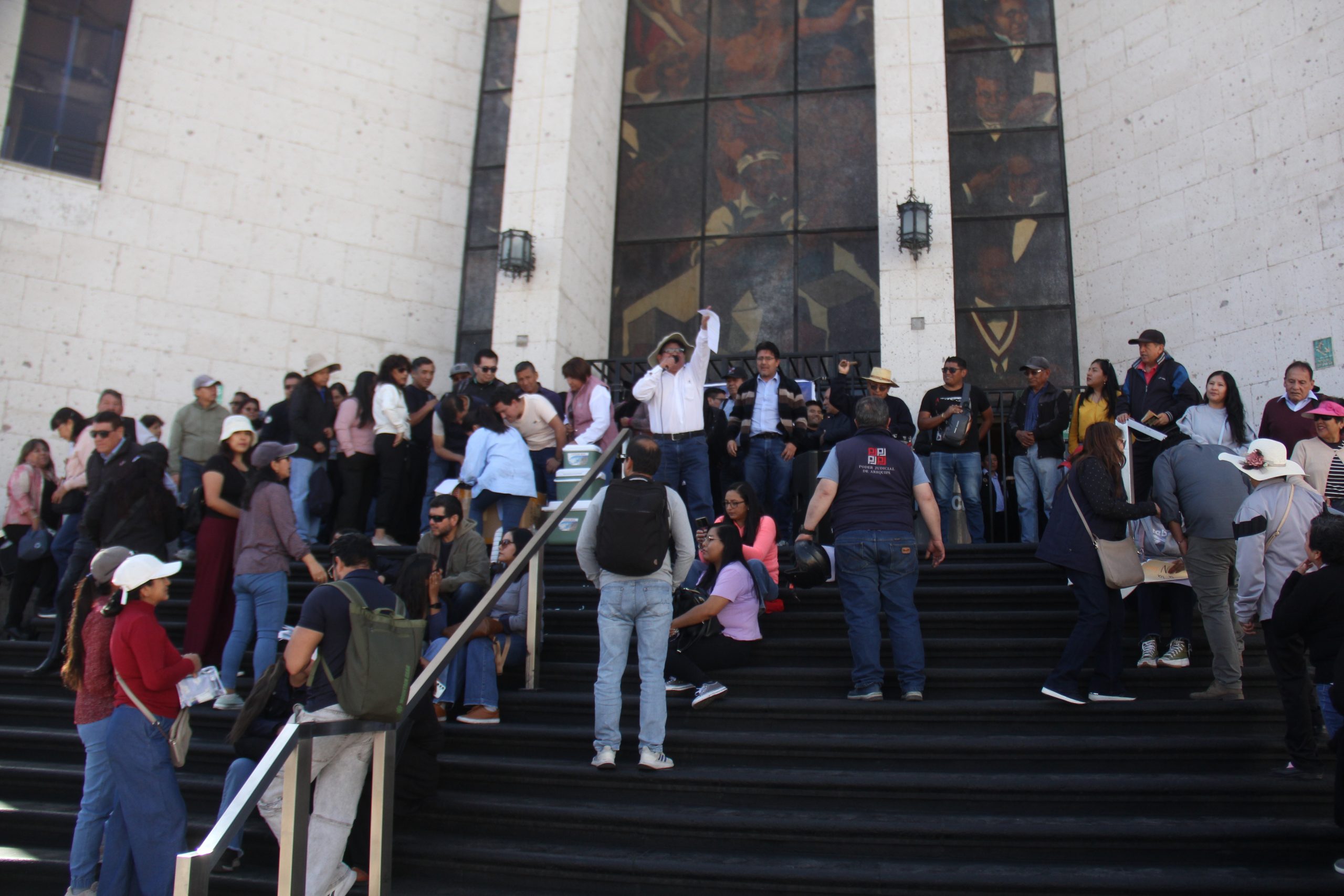 Trabajadores judiciales advierten huelga nacional indefinida por retraso en incremento salarial