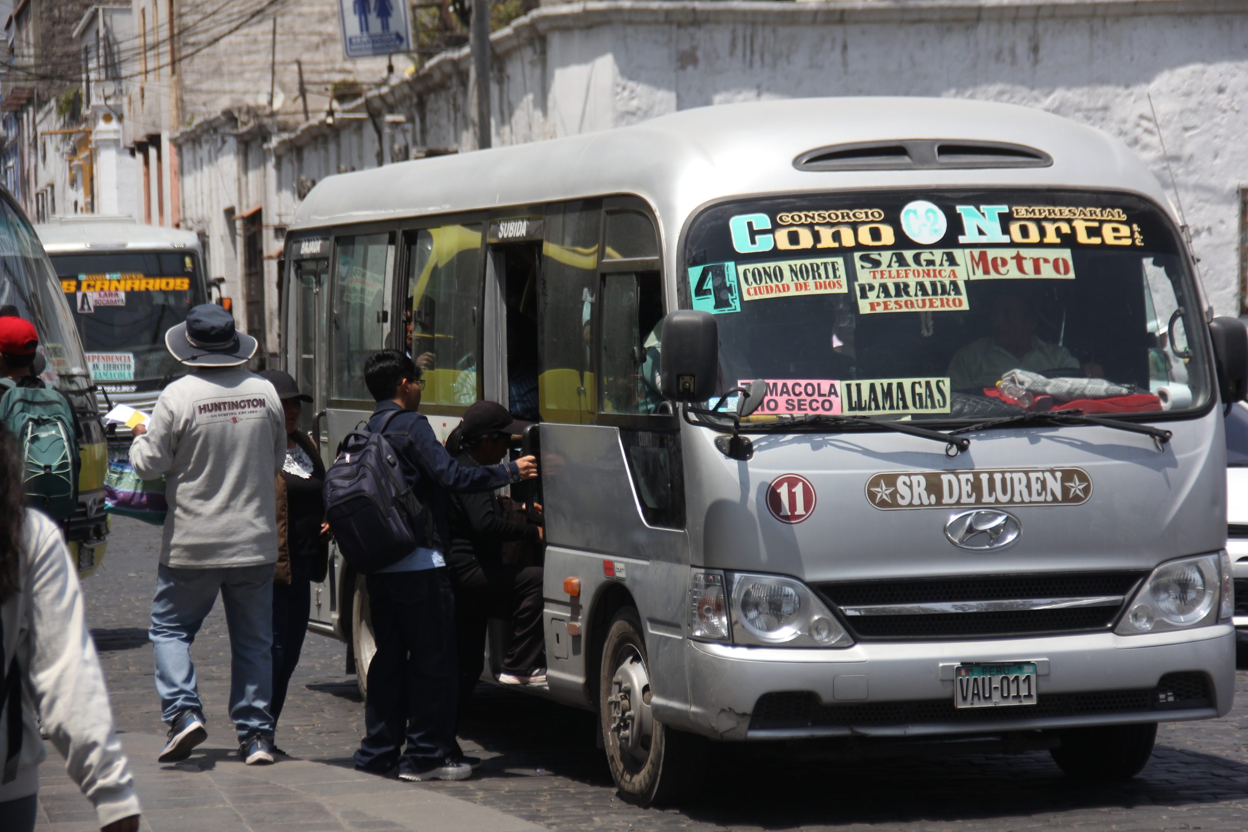 Instan a estudiantes de educación superior a denunciar y hacer respetar medio pasaje
