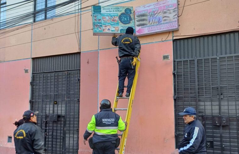 Más de 50 letreros fueron retirados en operativo de fiscalización en el Cercado